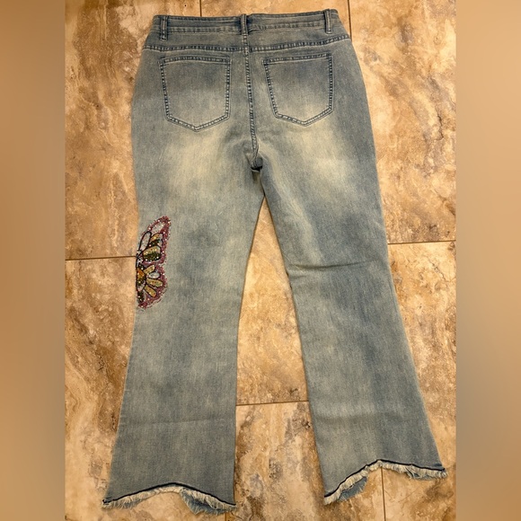 A.Z.I. Butterfly Embellished Cropped Jeans Women’s 10 - Picture 8 of 12